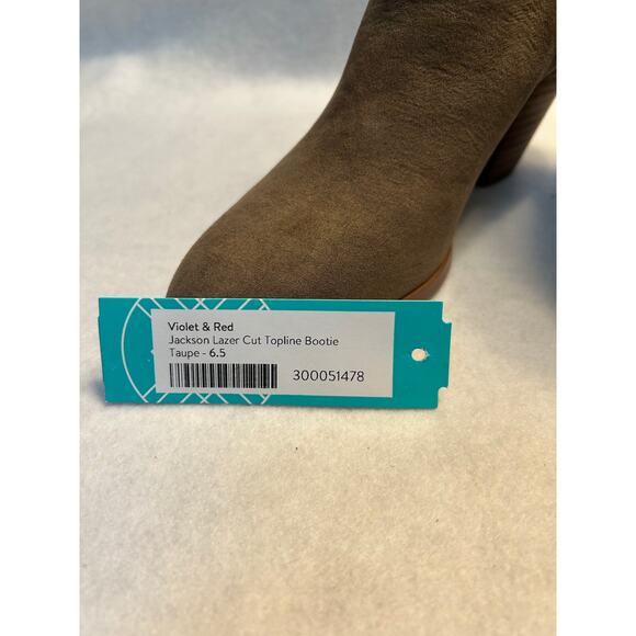 NWT Violet & Red Jackson Lazer Cut Topline Bootie-Taupe-6.5 - Picture 6 of 6